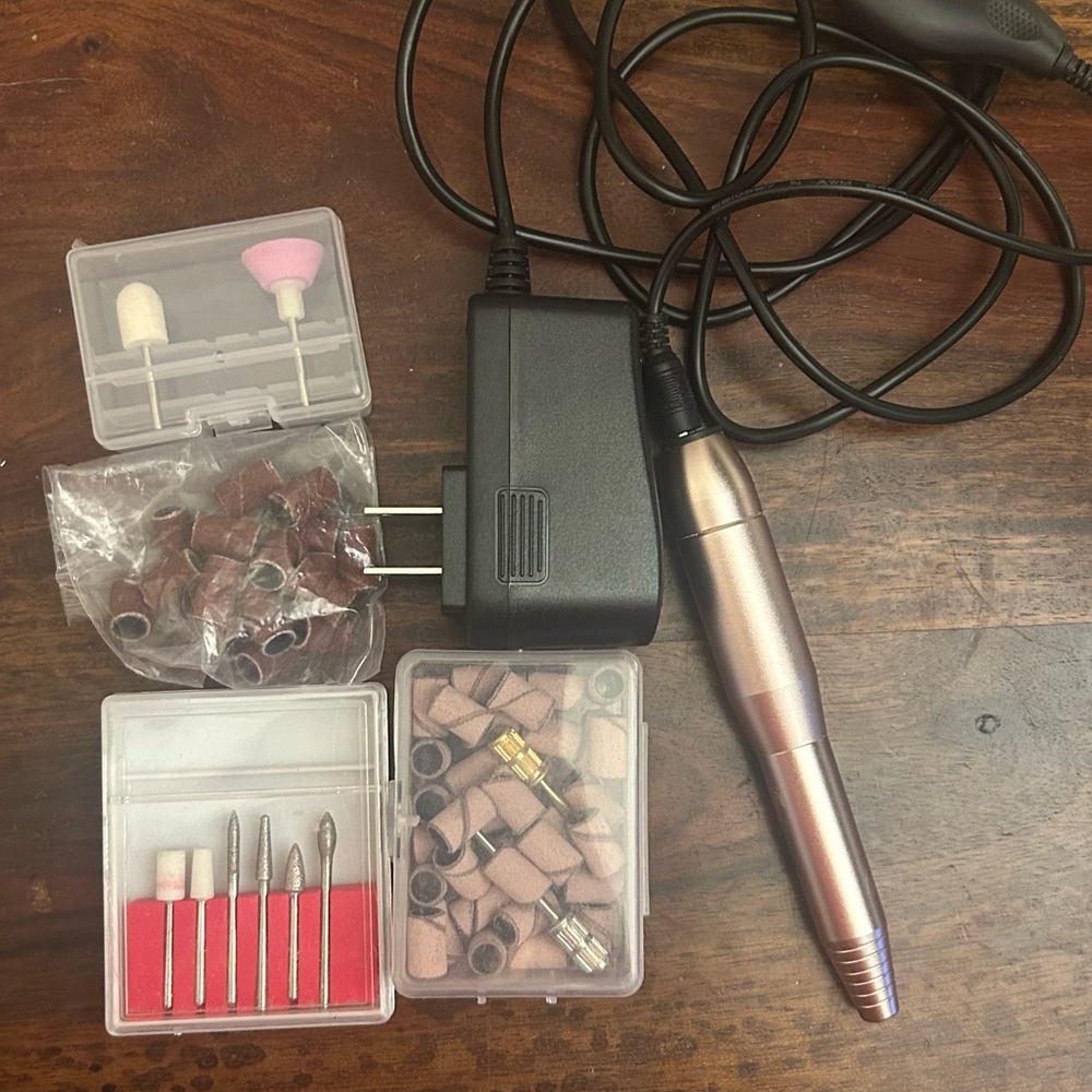 Nail Training Hand Kit - Picture 3 of 3